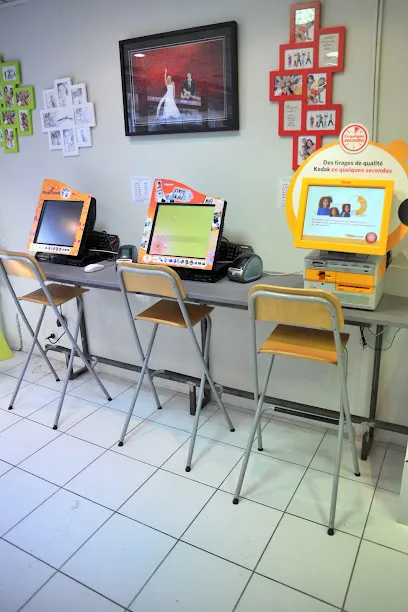 Image de Le Petit Monde, Atelier d'encadrement - Afficherie - Photos d'identité